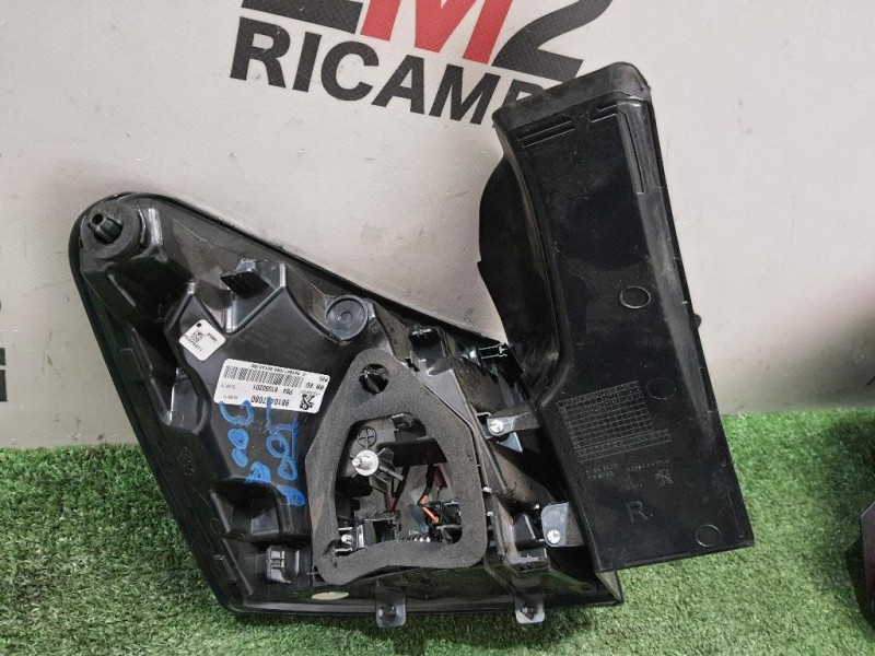 Fanale EST POST DX 9810477080 Peugeot 3008 II 2016