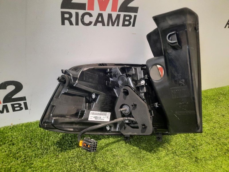 Fanale EST POST DX 9836231580 LED RESTYLING POST DX Peugeot 5008 II 2017