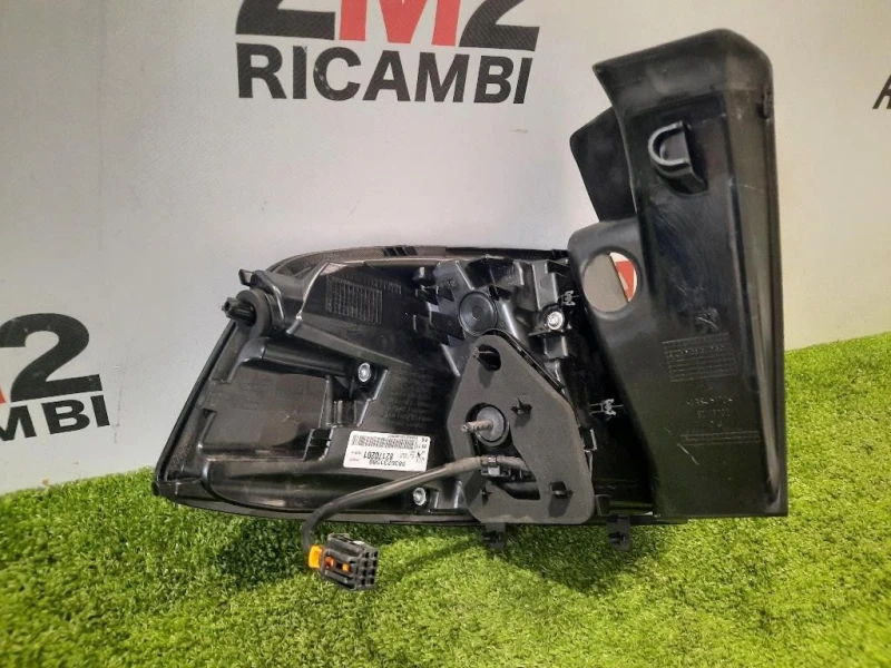 Fanale EST POST DX 9836231580 LED RESTYLING POST DX Peugeot 5008 II 2017