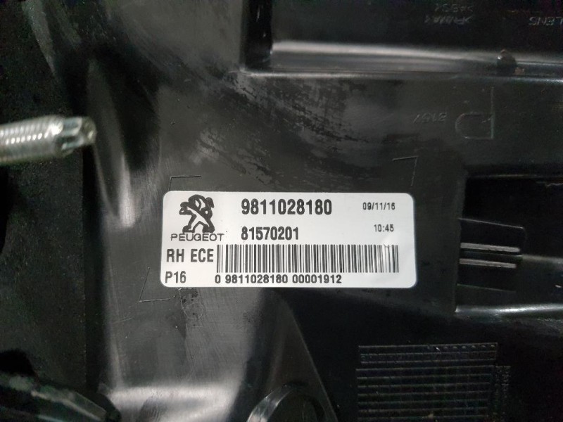 Fanale EST POST DX 9811028180 Peugeot 5008 II 2017