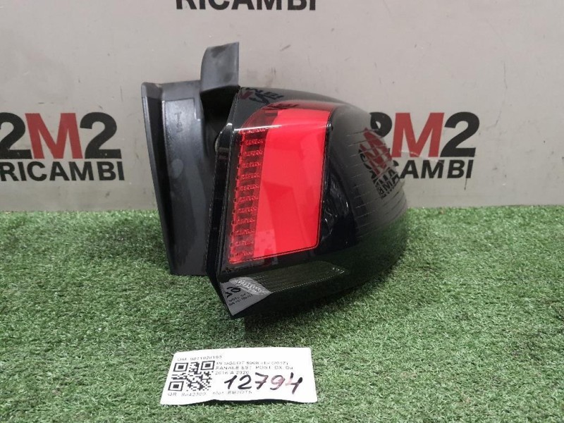 Fanale EST POST DX 9811028180 Peugeot 5008 II 2017