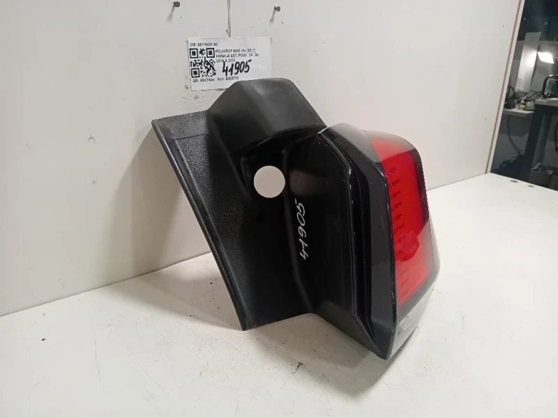 Fanale EST POST DX 9811028180 Peugeot 5008 II 2017