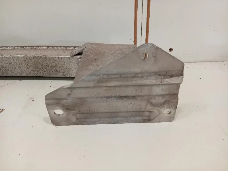 Traversa Paraurti POST 12782112 Chevrolet Orlando 2011