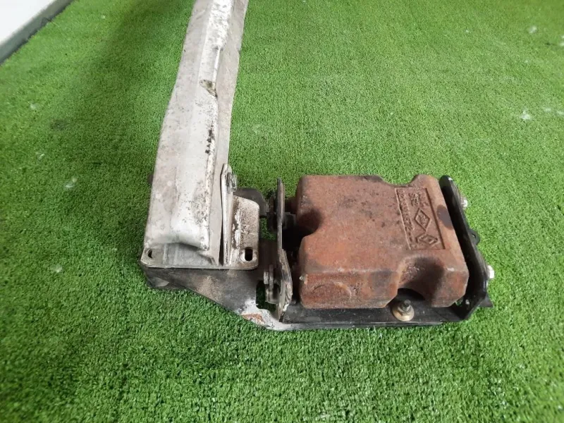 Traversa Paraurti POST 8200882820 Renault Megane II CC 2003