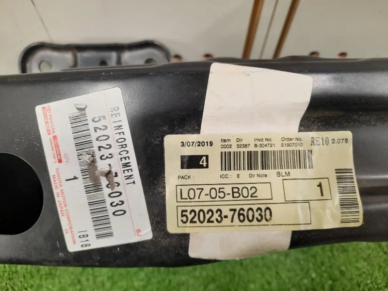 Traversa Paraurti POST 52023-76030 Toyota Prius III 2016