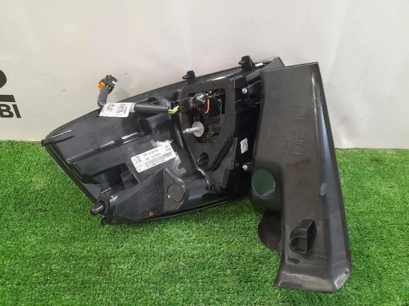 Fanale EST POST SX 9811028080 Peugeot 5008 II 2017