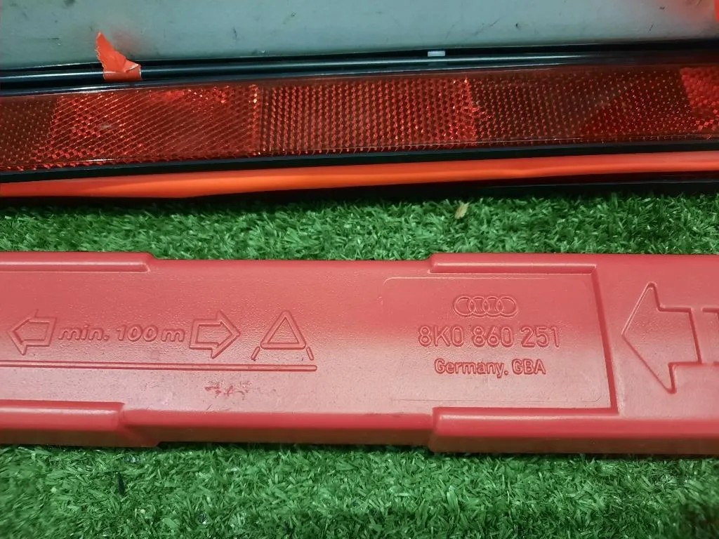 Triangolo DI Emergenza 8K0860251 Audi A4 8K5 Avant 2012