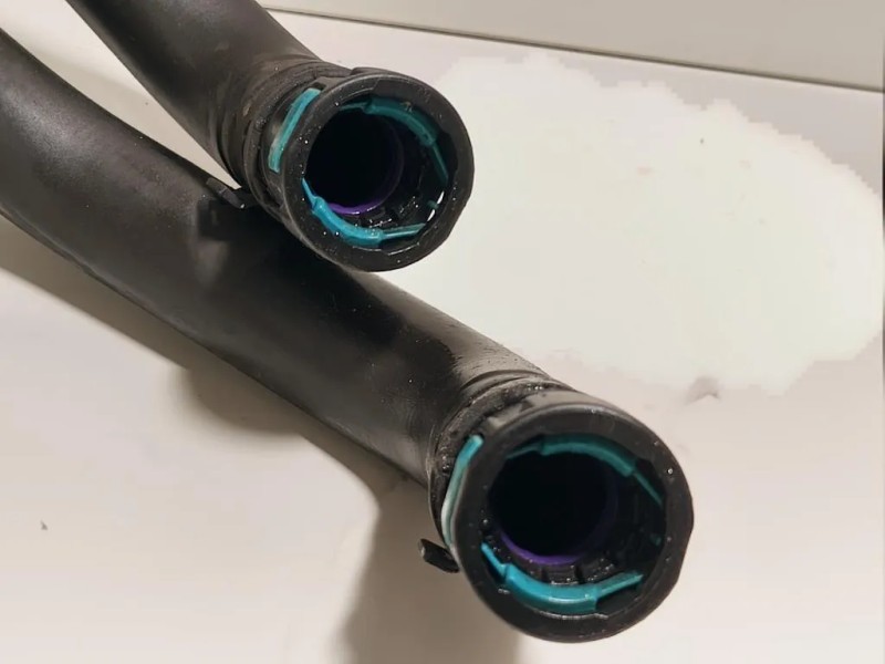 TUBO Acqua C72GC-GX73-18C266-AD Jaguar XF I 2011