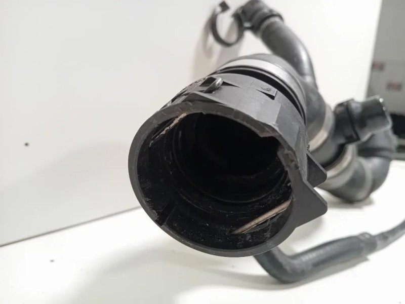 TUBO Acqua Radiatore Oliotermostato TUBO ACQUA RADIATORE OLIOTERMOSTATO Bmw Serie 1 F20 Berlina 2015