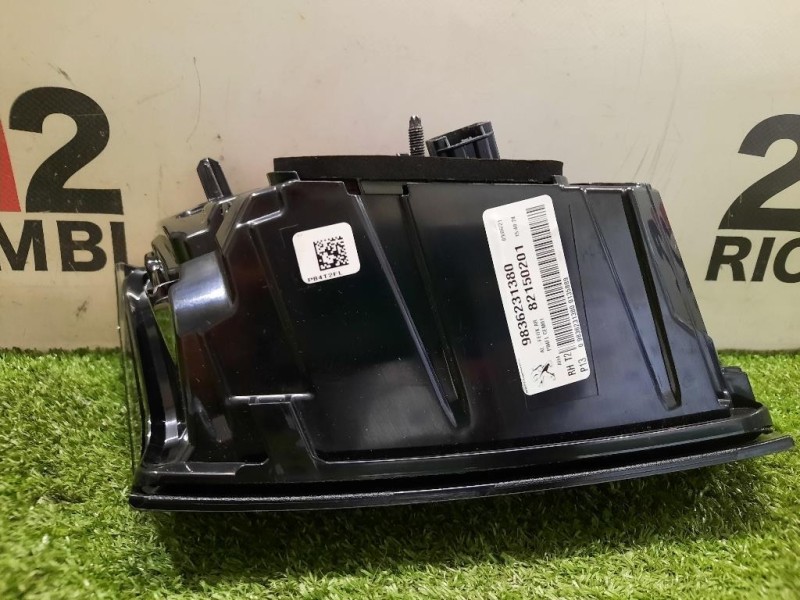 Fanale INT POST DX 9836231380 82150201 Peugeot 3008 II 2016