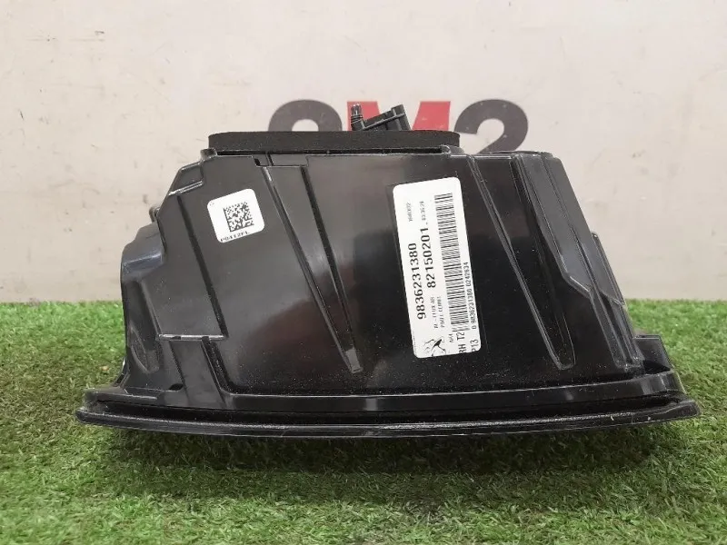 Fanale INT POST DX 9836231380 82150201 Peugeot 3008 II 2016