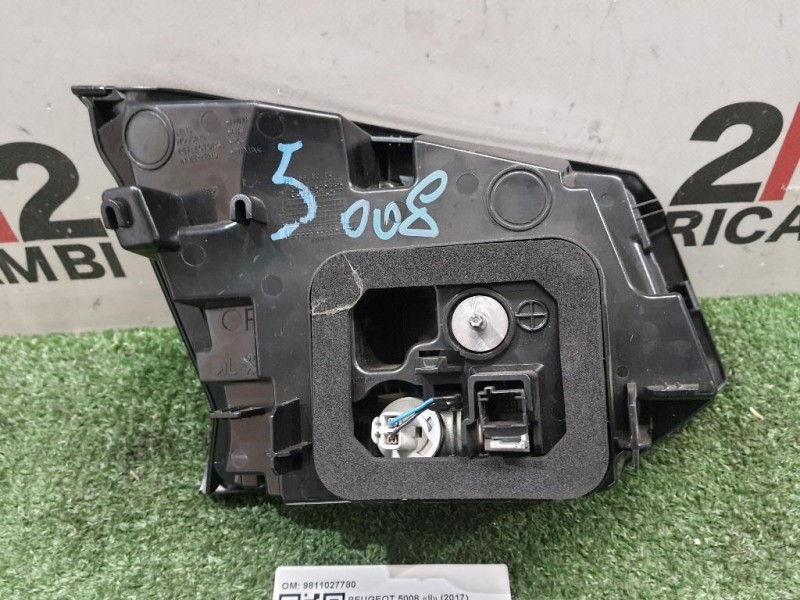 Fanale INT POST DX 9811027780 Peugeot 5008 II 2017