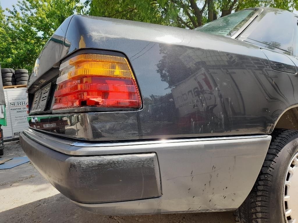 Parafango POST DX A1246304421 Mercedes Classe E W124 1985