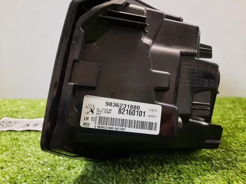 Fanale INT POST SX 9836231880 Peugeot 5008 II 2017