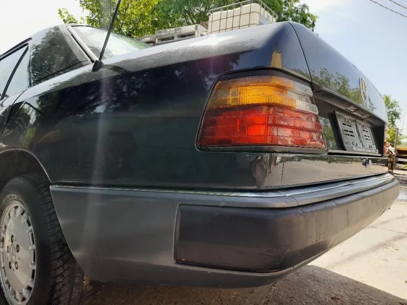 Parafango POST SX A1246304321 Mercedes Classe E W124 1985