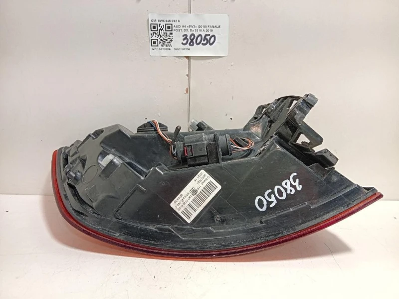 Fanale POST DX 8W5 945 092 C STOP POST Audi A4 8W2 2015