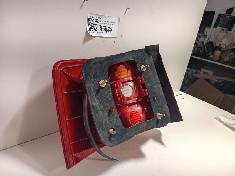 Fanale POST DX 4B9 945 096 D Audi A6 4B Avant 2001