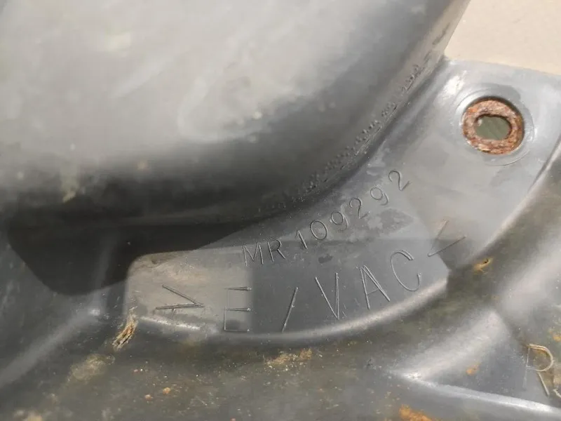 Paraspruzzi Parafango POST DX MR109292 Mitsubishi L200 II 1997