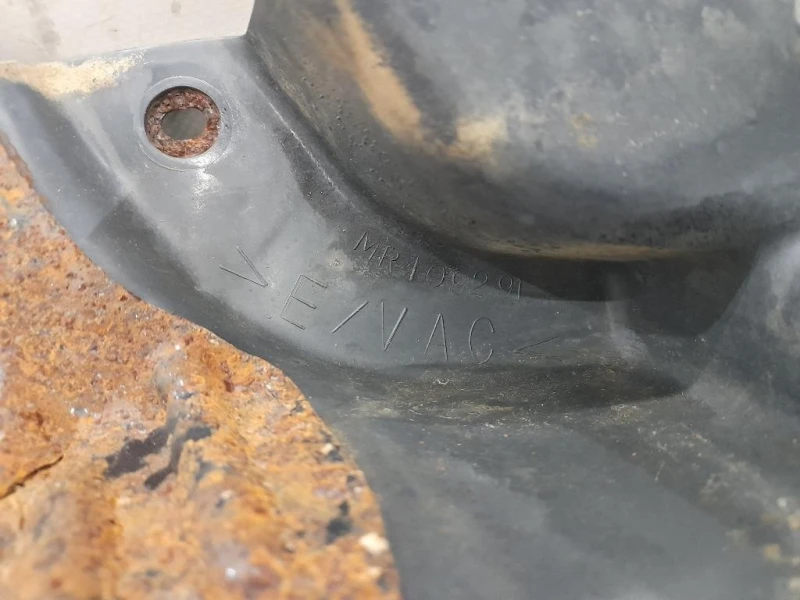 Paraspruzzi Parafango POST SX MR109291 Mitsubishi L200 II 1997