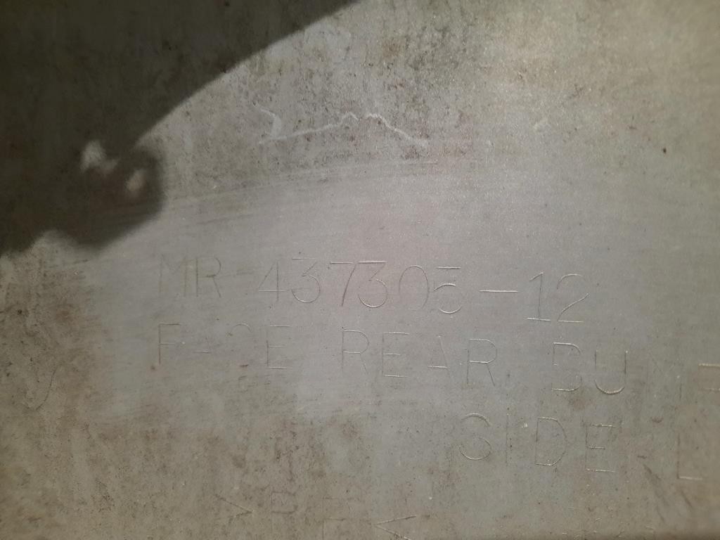 Paraurti Angolare POST SX MR437305 Mitsubishi Pajero III 2000