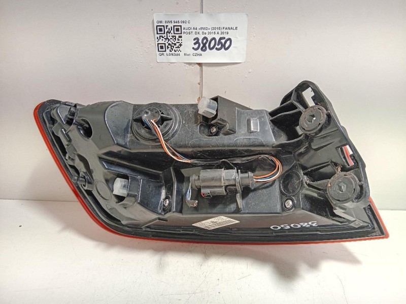 Fanale POST DX 8W5 945 092 C STOP POST Audi A4 8W2 2015