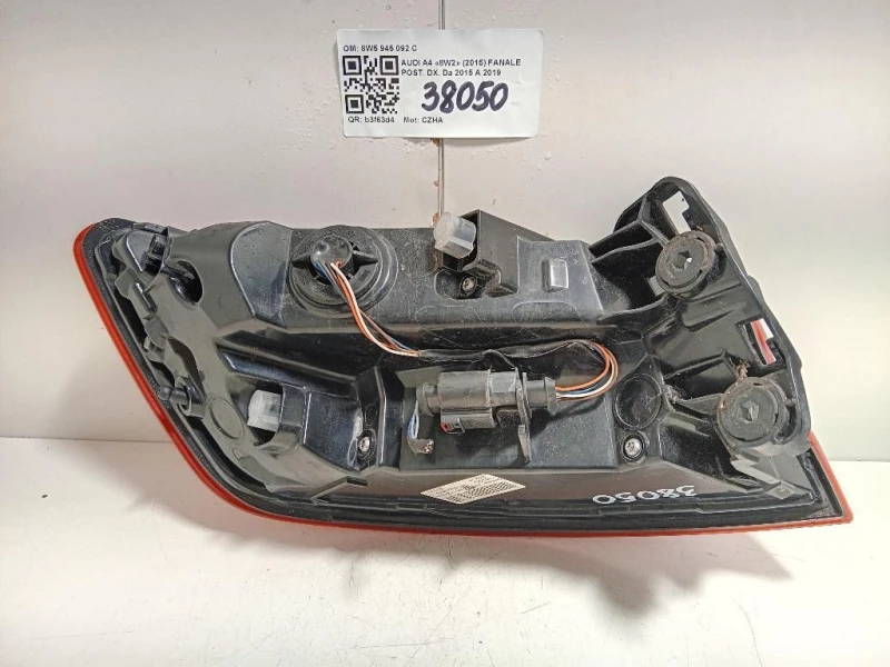 Fanale POST DX 8W5 945 092 C STOP POST Audi A4 8W2 2015