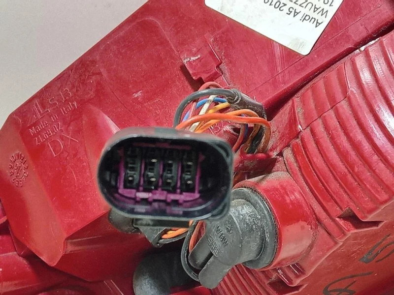 Fanale POST DX 8T0 945 096 D Audi A5 8T3 2008