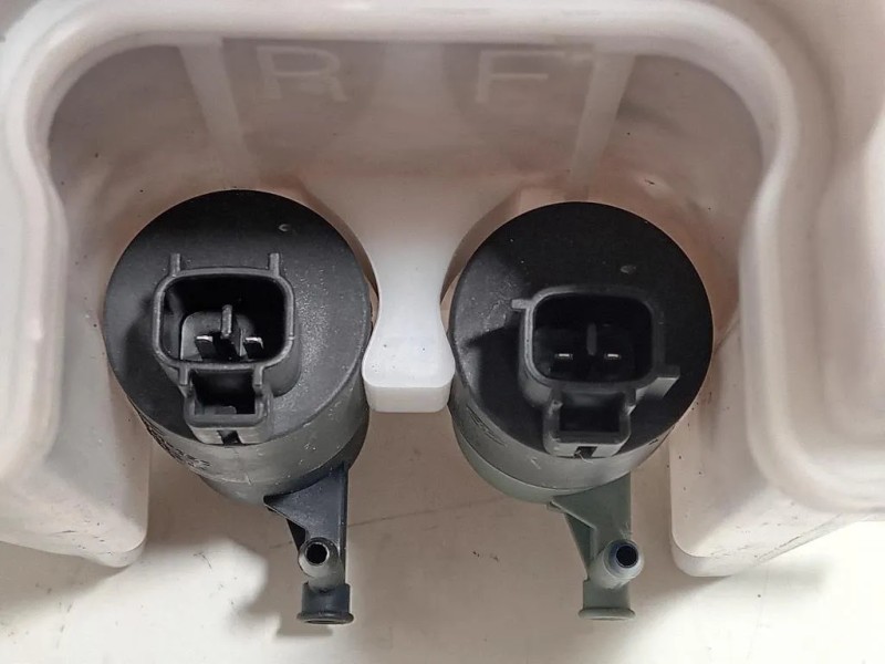 Vaschetta Tergicristalli VASCHETTA TERGICRISTALLI Toyota Yaris IV 2012