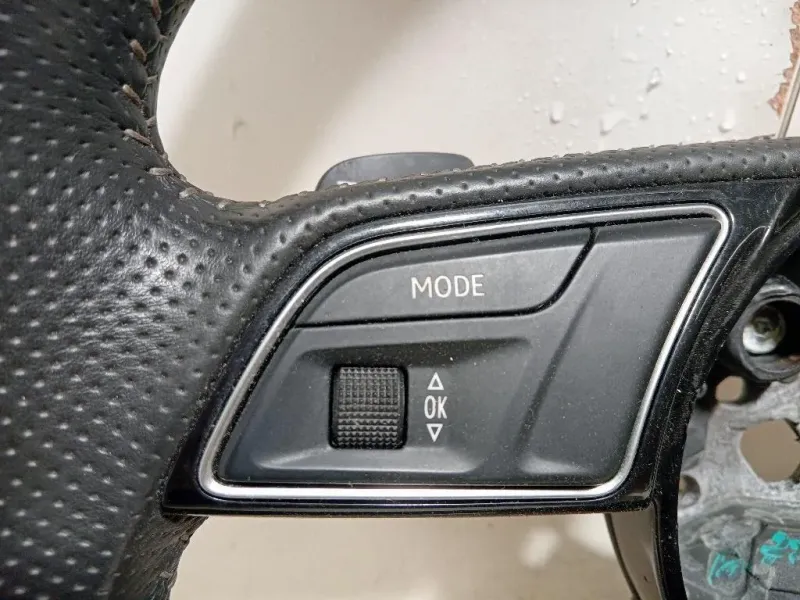 Volante 8W0 419 091 M Audi A4 8K5 Avant 2012