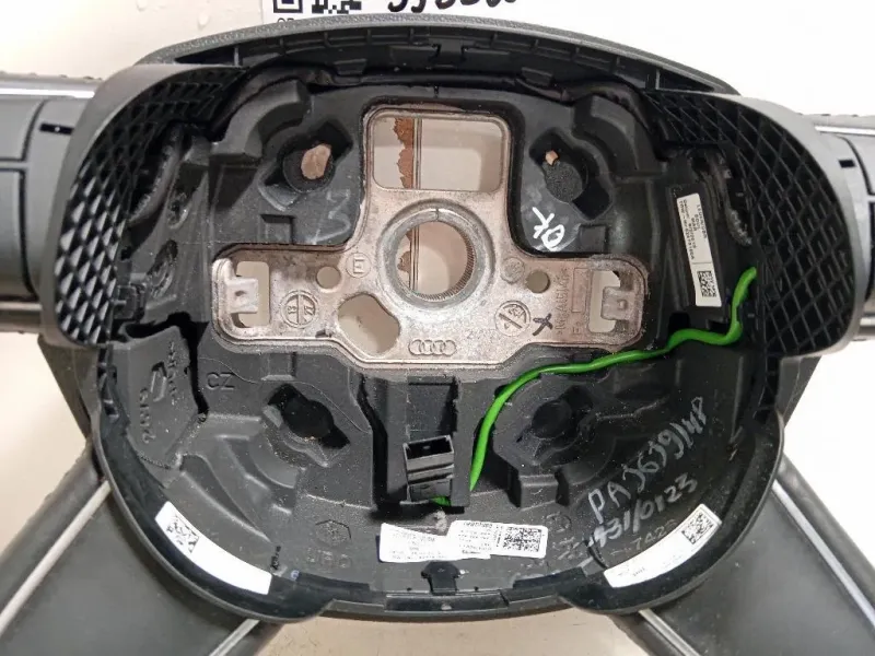 Volante 62482360D Audi Q3 8UB 2012