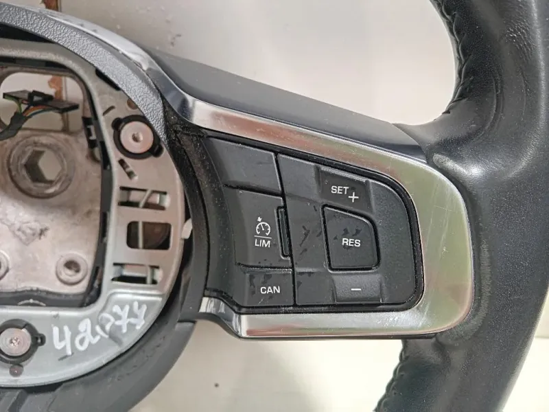 Volante GX7M-3F563-CC Jaguar XE 2015