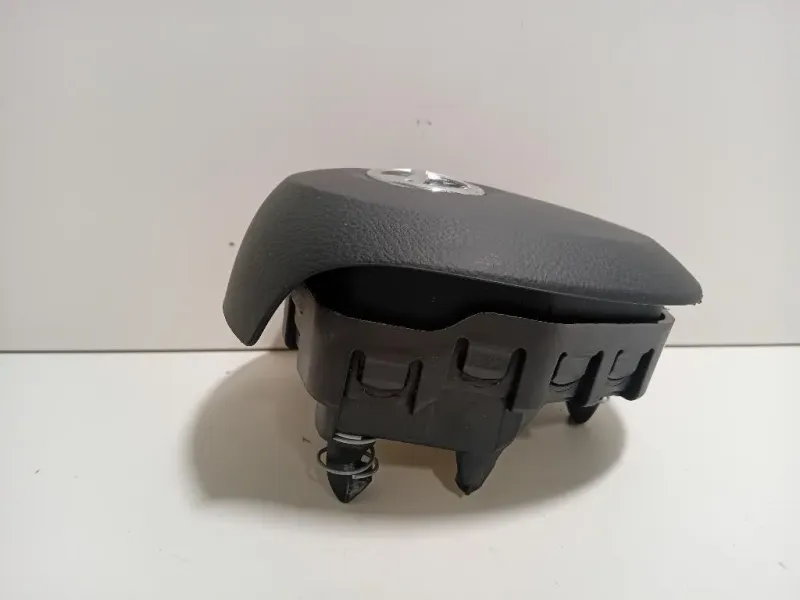 Volante 310093699 Toyota Yaris IV 2017