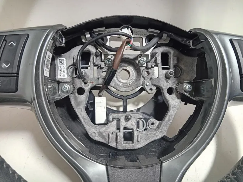 Volante 306744199B4W-AD Toyota Yaris IV 2017