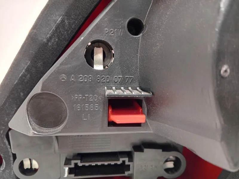 Fanale POST SX A2098200777 Mercedes Classe CLK C209 2003