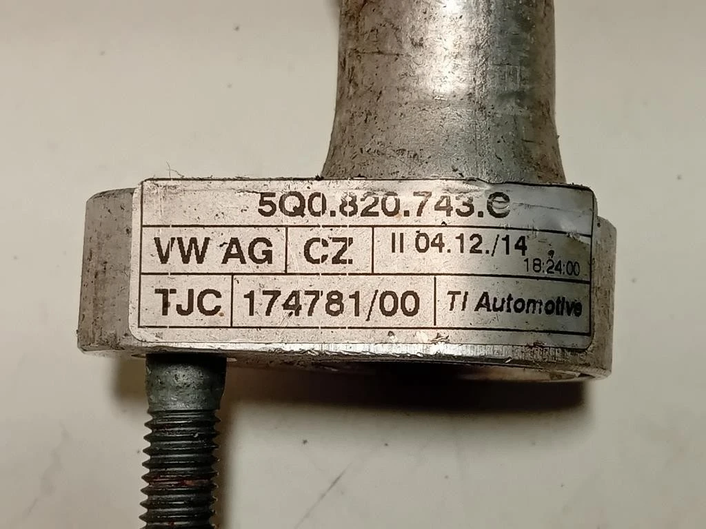 Flessibile AC Compressorecondensatore 5Q0 820 743 Volkswagen GOLF VII 2013