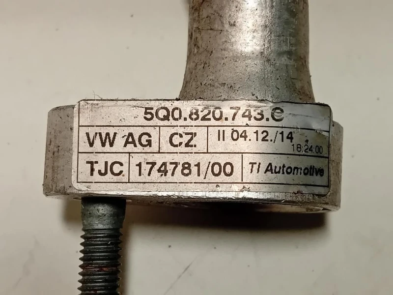 Flessibile AC Compressorecondensatore 5Q0 820 743 Volkswagen GOLF VII 2013