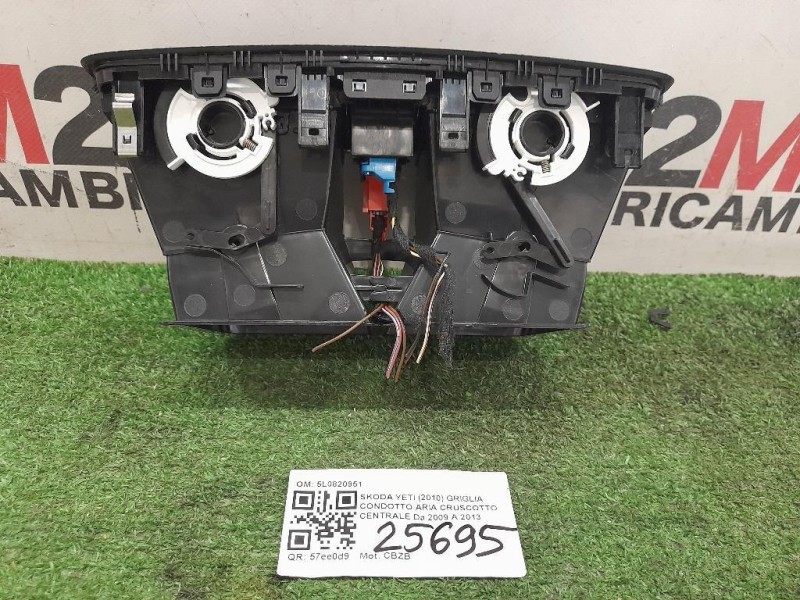 Griglia Condotto ARIA Cruscotto Centrale 5L0820951 Skoda YETI 2010