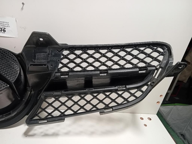 Griglia DI Ventilazione Paraurti ANT GRIGLIA DI VENTILAZIONE PARAURTI ANT Mercedes Classe SLK R171 2004