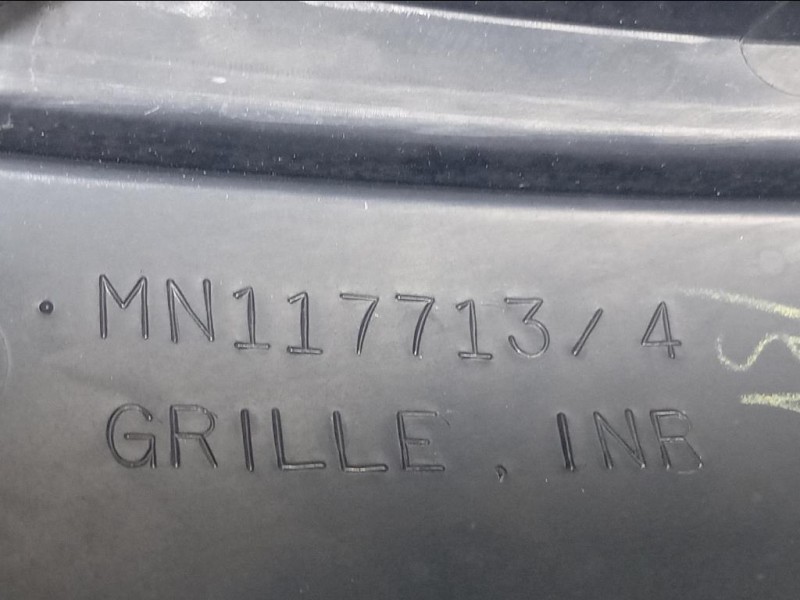 Griglia DI Ventilazione Paraurti ANT GRIGLIA DI VENTILAZIONE PARAURTI ANT Mitsubishi Pajero III 2000