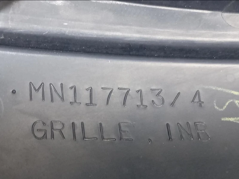 Griglia DI Ventilazione Paraurti ANT GRIGLIA DI VENTILAZIONE PARAURTI ANT Mitsubishi Pajero III 2000
