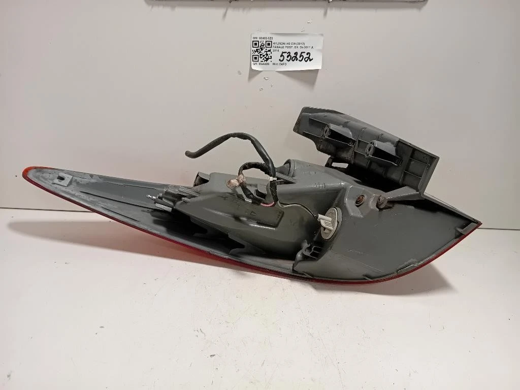 Fanale POST DX 92402-3Z0 Hyundai I40 CW 2012