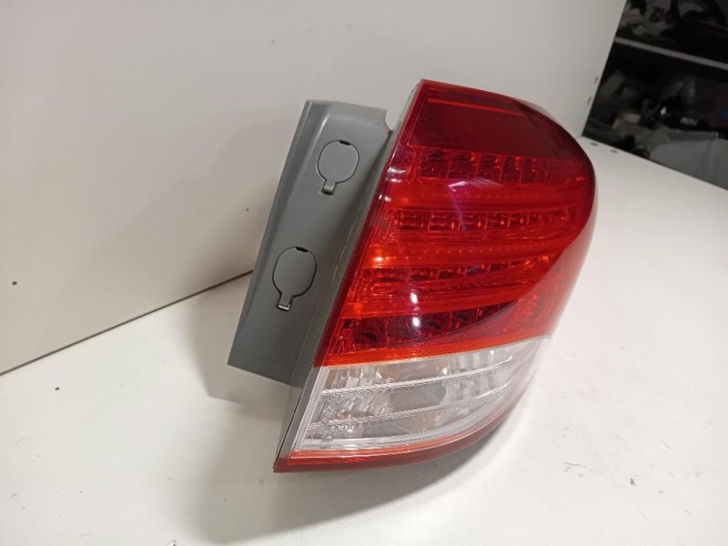 Fanale POST DX 92402-3Z0 Hyundai I40 CW 2012