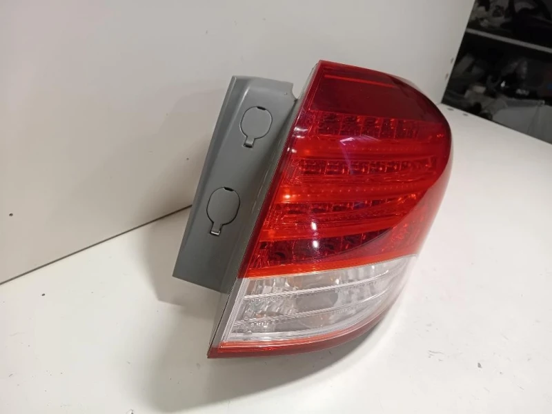 Fanale POST DX 92402-3Z0 Hyundai I40 CW 2012