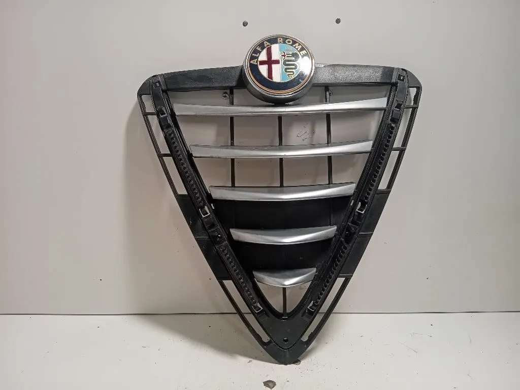 Griglia Radiatore CALANDRA GRIGLIA MASCHERINA ANTERIORE 155102772 Alfa Romeo Giulietta 2010