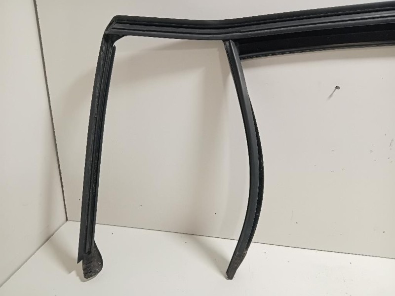 Guarnizione ANT Porta POST DX GUARNIZIONE ANT PORTA POST DX Mercedes Classe C W205 2014