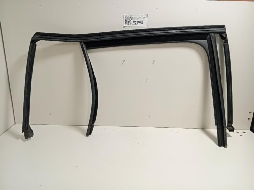 Guarnizione ANT Porta POST DX GUARNIZIONE ANT PORTA POST DX Mercedes Classe C W205 2014