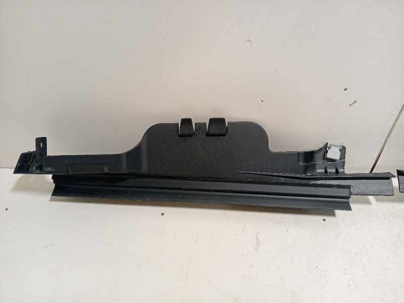 Guarnizione Raschiavetro Parafango EST DX A1716390243A1716390143SX+DX3 Mercedes Classe SLK R171 2004