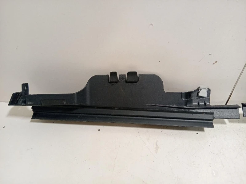 Guarnizione Raschiavetro Parafango EST DX A1716390243A1716390143SX+DX3 Mercedes Classe SLK R171 2004