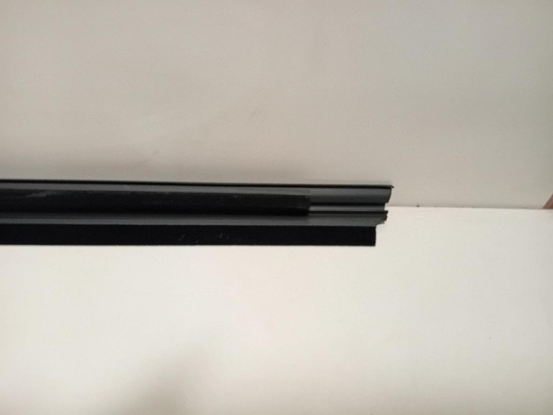 Guarnizione Raschiavetro Porta EST ANT DX B000827780 Citroen C1 II 2014