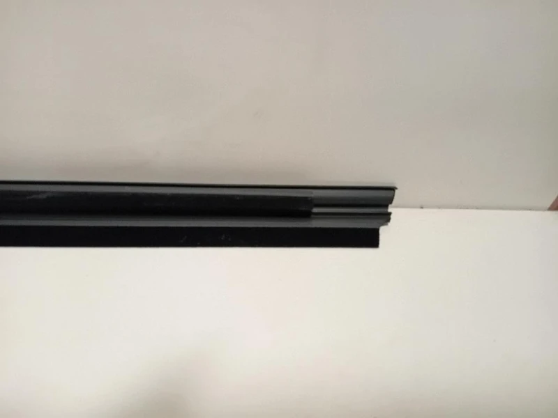 Guarnizione Raschiavetro Porta EST ANT DX B000827780 Citroen C1 II 2014